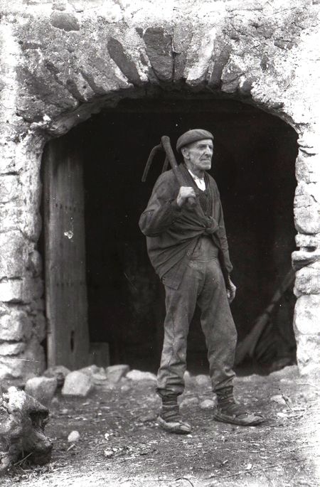 Horzbikoa. Elgoibar (G), c. 1930. Fuente: Koldo Lizarralde (Foto Azkue), Grupos Etniker Euskalerria.