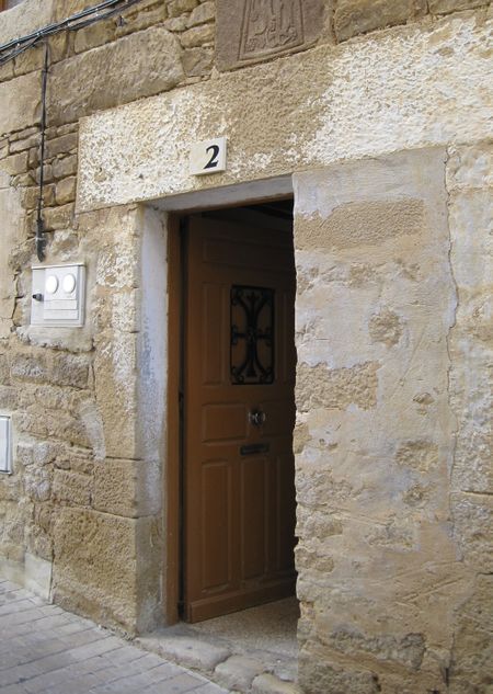 Puerta de entrada renovada y reducida. San Martín de Unx, 2010. Fuente: Segundo Oar-Arteta, Grupos Etniker Euskalerria.