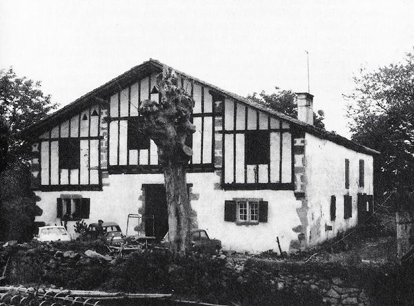 Casa de Aiherra, 1980. Fuente: Larre, Emile. Aiherra. Nafarroaren leihoa. Zarautz: Itxaropena, 1980, p. 109.