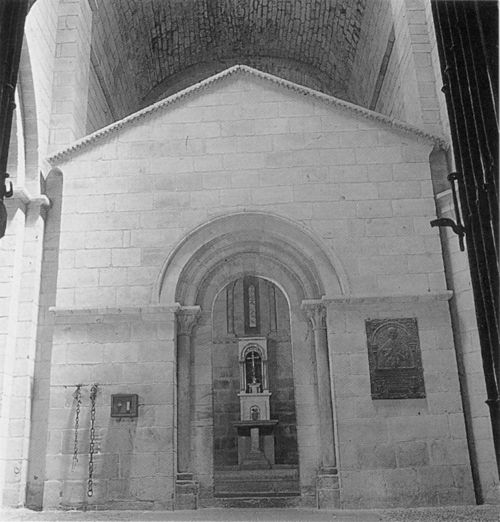 Cadenas de Teodosio. Santuario de Aralar (N). Fuente: Archivo Fotográfico Labayru Fundazioa: José Ignacio García Muñoz.
