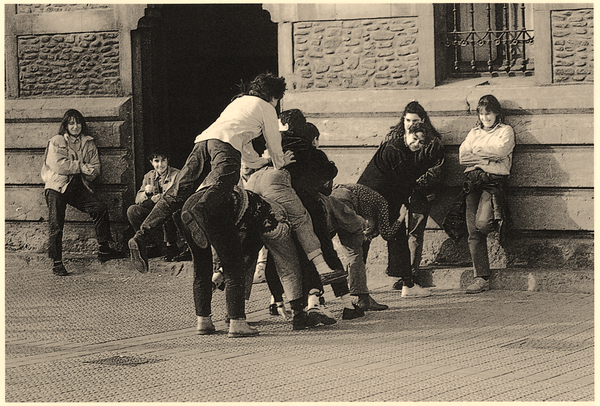 El salto. Durango (B), 1992. Fuente: José Ignacio García Muñoz, Grupos Etniker Euskalerria.