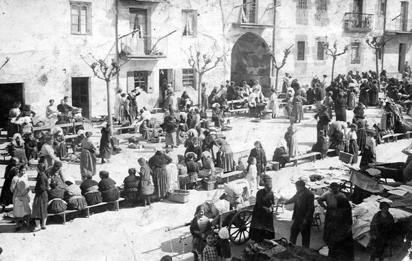 Mercado de Mungia (B), a comienzos del siglo XX. Fuente: Ayuntamiento de Mungia (B).