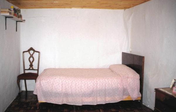 Habitación encalada. Carranza (B), 1988. Fuente: Miguel Sabino Díaz, Grupos Etniker Euskalerria.