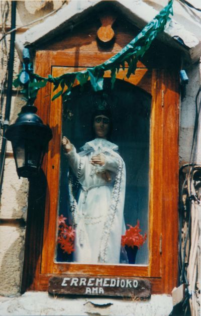Virgen de los Remedios. Bermeo (B). Fuente: Anton Erkoreka, Grupos Etniker Euskalerria.