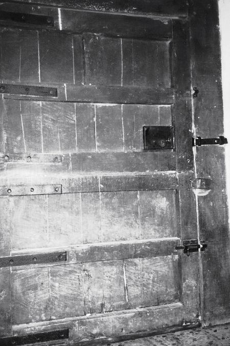 Sistemas de cierre interiores de la puerta de entrada. Berganzo (A), 1997. Fuente: Montserrat Ocio, Grupos Etniker Euskalerria.