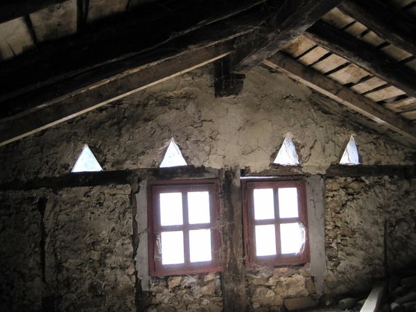 Kukubentanak, ventanas palomeras. Lumo (B), 2011. Fuente: Segundo Oar-Arteta, Grupos Etniker Euskalerria.