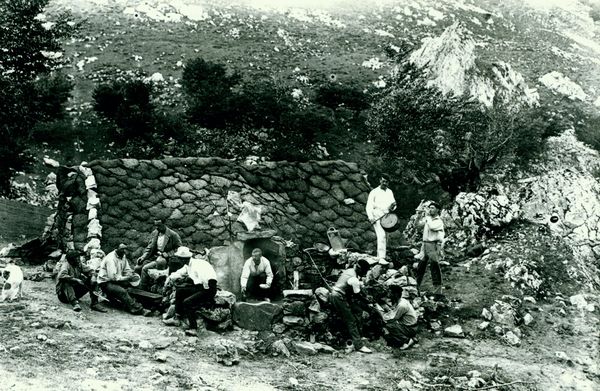 Txabola en Aldamiñape, Gorbea (B), c. 1925. Fuente: Archivo Fotográfico Labayru Fundazioa: Fondo Manterola.