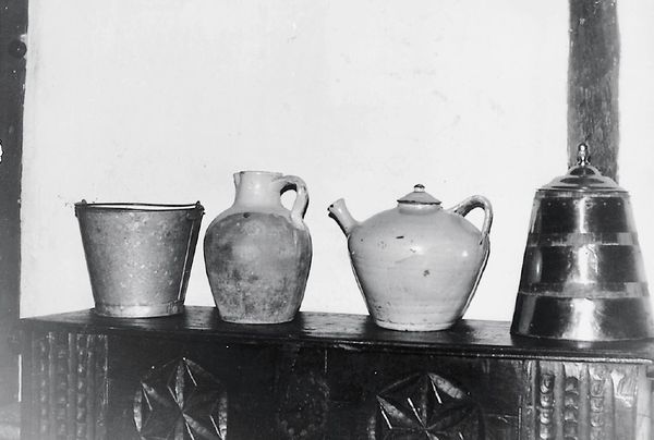 Uretako ontziak, recipientes para agua. Zerain (G). Fuente: Archivo particular José M.ª Mugica.
