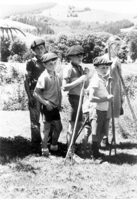 El trabajo infantil. Berastegi (G), 1978. Fuente: Iñaki Linazasoro, Grupos Etniker Euskalerria.
