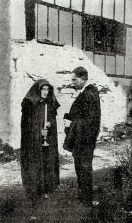 Toma de posesión de la sepultura. Laburdi, c. 1920. Fuente: Euskalerriaren Alde. Tomo XIX. San Sebastián, 1929.