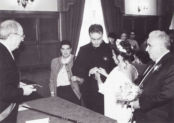 Matrimonio civil. Gernika (B), 1998. Fuente: Segundo Oar-Arteta, Grupos Etniker Euskalerria.