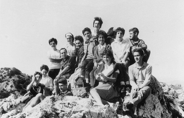 Excursión al monte. Durango (B), 1963. Fuente: Gurutzi Arregi, Grupos Etniker Euskalerria.