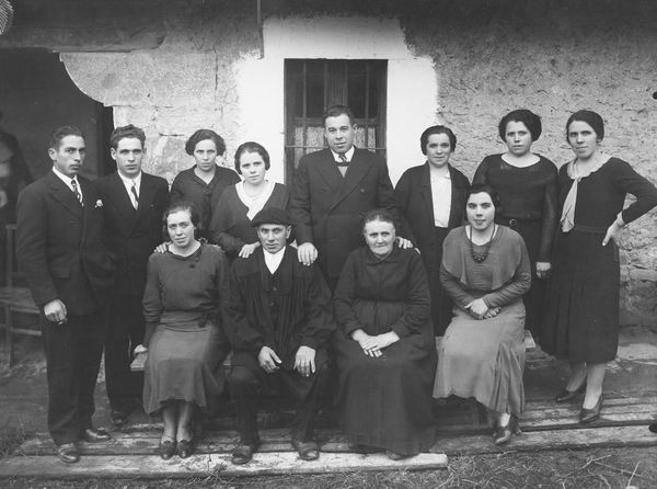 El heredero y los demás hijos junto a los padres. Sopelana (B), c. 1920. Fuente: Archivo particular Bene Markaida.