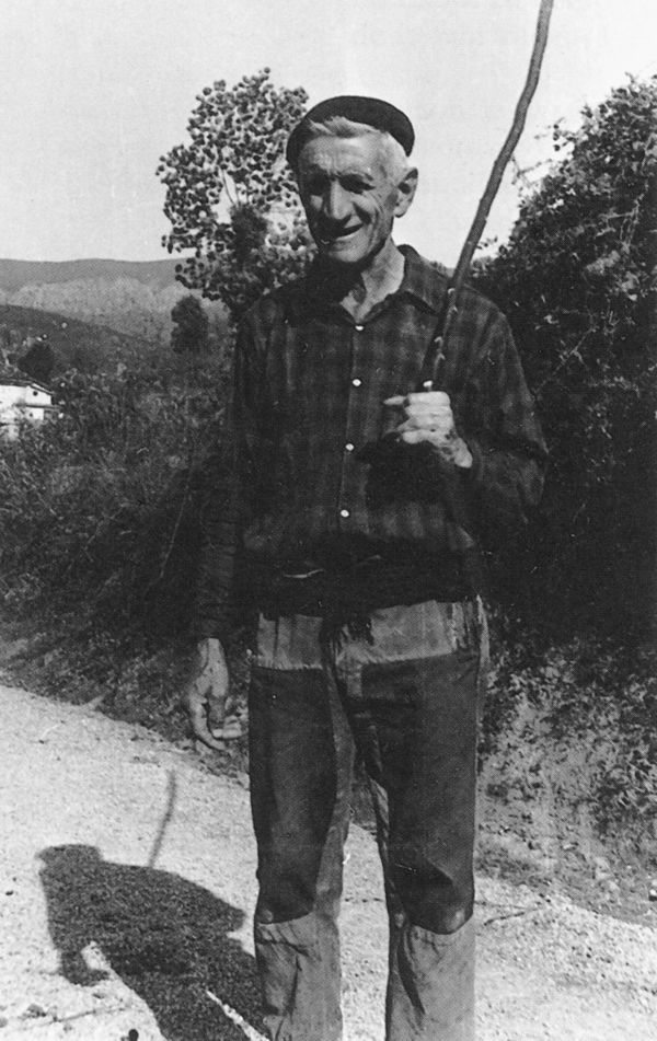 Vestido con faja, gerrikoa. Carranza (B), 1955. Fuente: Luis Manuel Peña (Ángel Santisteban), Grupos Etniker Euskalerria.