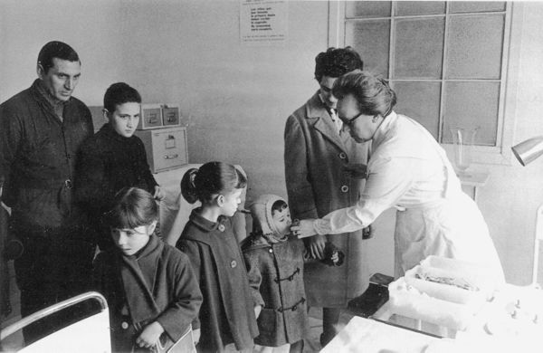 Vacunación antipoliomielítica, 1964. Fuente: Archivo Municipal de Vitoria-Gasteiz: Arque.