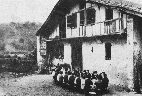 Banquete de boda. Iparralde, 1924. Fuente: Gure Herria. Bayonne, 1924.