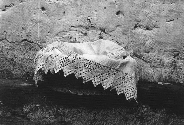 Cestilla para portar el pan funerario o “aurrogie”. Zeanuri (B). Fuente: Ander Manterola, Grupos Etniker Euskalerria.