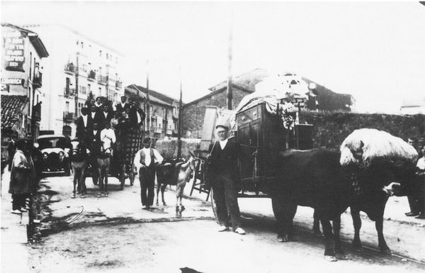 Transporte de arreo. Durango (B), c. 1920. Fuente: Archivo Asociación Gerediaga: Foto Germán.
